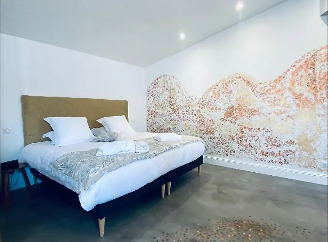 La King Le 50 And Bordeaux